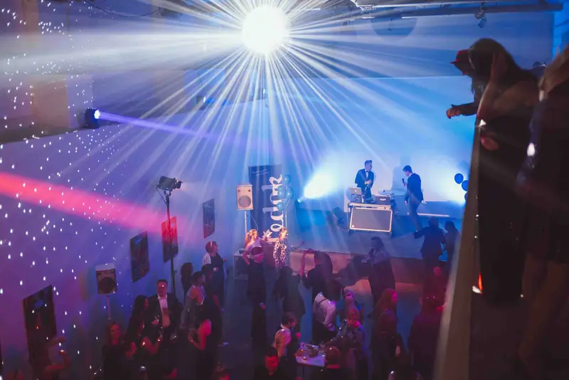 Světelná show na firemním večírku
