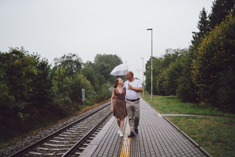 Párové focení na Kuksu - na vlakové zastávce