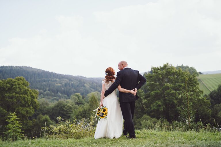 Svatba v kostele v Neratově - párové focení