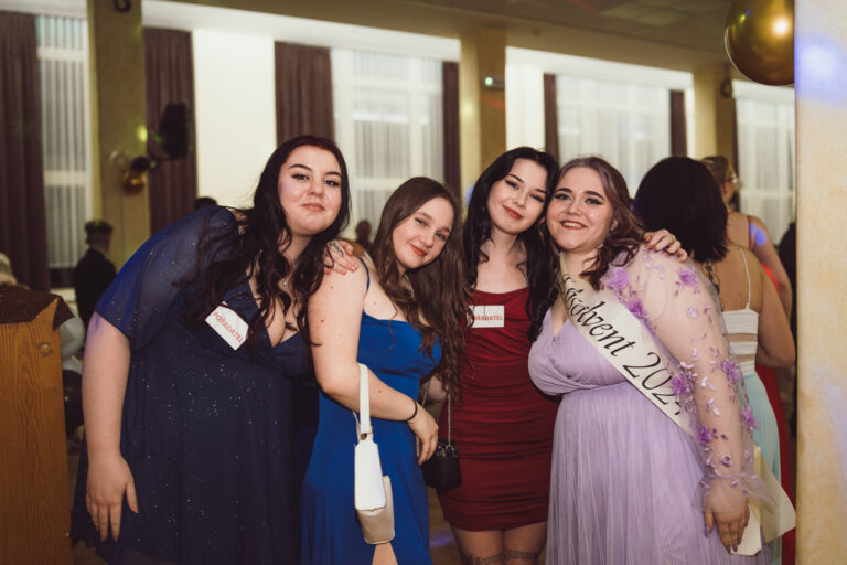 Dvůr Králové nad Labem – Maturitní ples – Fotograf-17