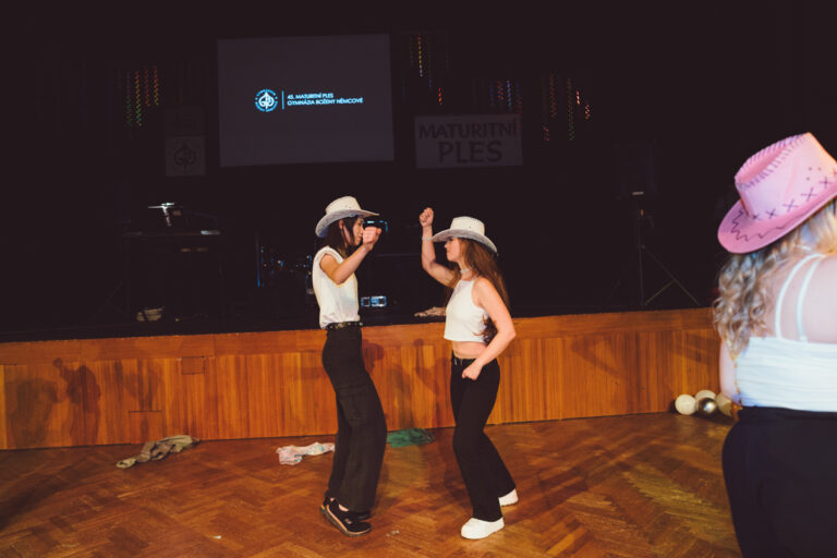 Hradec Králové – Maturitní ples – Fotograf-15