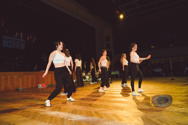 Hradec Králové – Maturitní ples – Fotograf-16