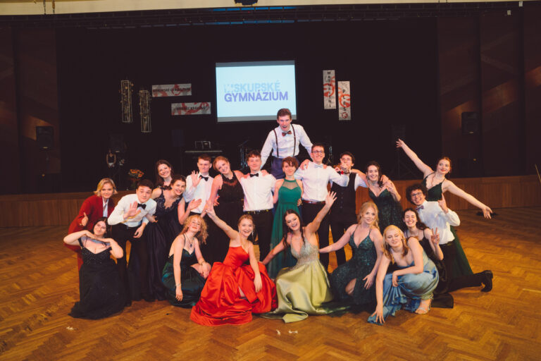 Hradec Králové – Maturitní ples – Fotograf-32