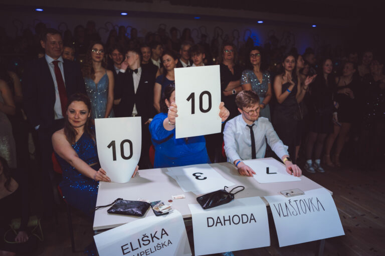 Pardubice – Maturitní ples – Fotograf-16