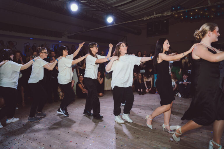 Pardubice – Maturitní ples – Fotograf-17